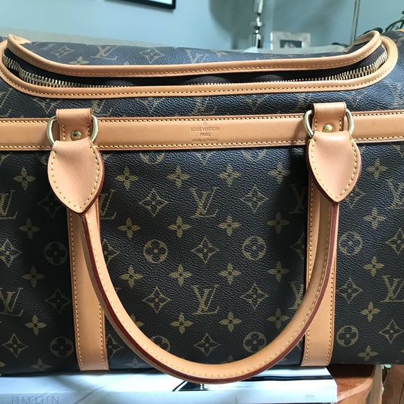 AUTH LV 40 SAC CHEIN NEVER USED STORED PERFECTLY. PURCHASED NEW BY ME! PRISTINE - Picture 2 of 8